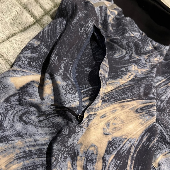 Lululemon Diffract Run Short Lava Print Blue Denim Multi - Picture 8 of 15